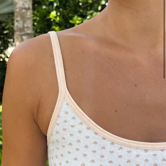 Rare brandy melville light pink and cream heart tank top - Picture 2 of 4